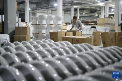 河北遷安:外貿(mào)企業(yè)訂單生產(chǎn)忙